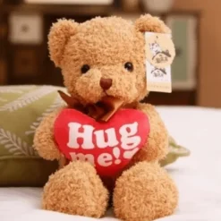 Plush Boutiques Ours^Ours en peluche avec message « Hug me »